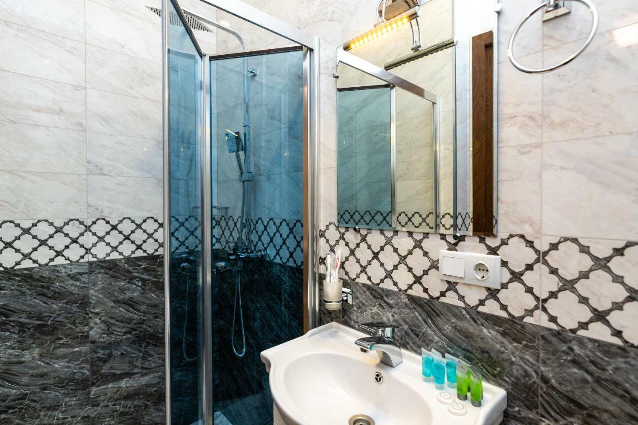 Ornament Hotel Tbilisi Bagian luar foto