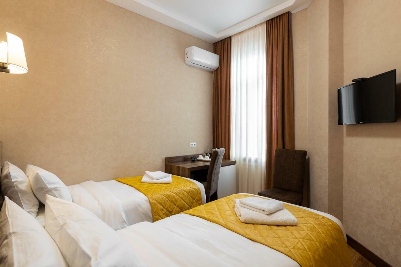 Ornament Hotel Tbilisi Bagian luar foto